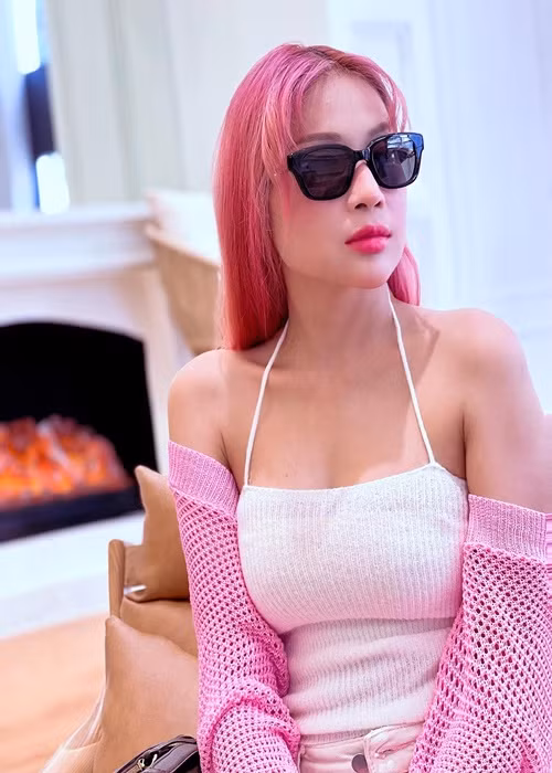 Khả Như làm việc cật lực để thành công, giàu có như hiện tại. Có thời gian cô phải làm việc liên tục, chỉ ngủ được 3 đến 4 tiếng mỗi ngày. Khả Như từng tâm sự: "Người ta hỏi tôi làm sao mua nhà được, tôi bảo, cứ ngủ mỗi ngày chỉ 3, 4 tiếng như tôi đi thì sẽ có tiền mua nhà".