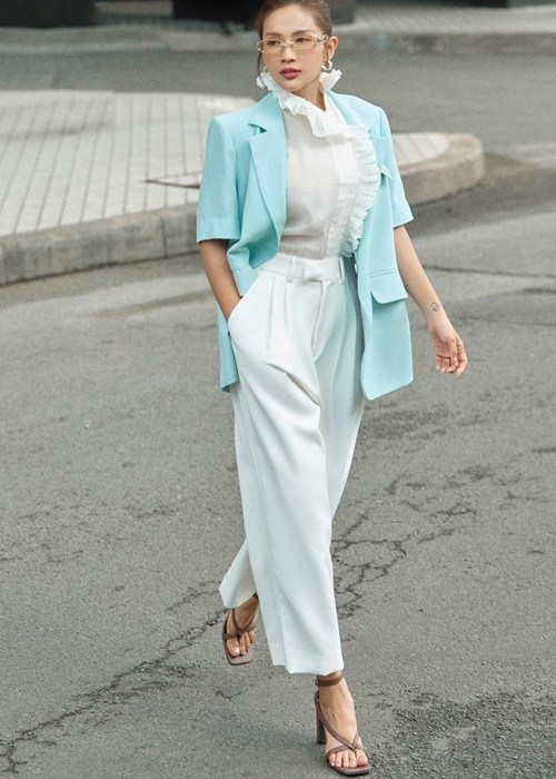 Năm 2020, Khả Như bắt đầu bước vào lĩnh vực đầu tư khi trở thành giám đốc điều hành một công ty đầu tư phim. Công ty này từng góp phần làm nên thành công cho các tác phẩm như "Trạng Quỳnh", "Anh thầy ngôi sao", "Siêu quậy có bầu", "Chị chị em em", đầu tư loạt phim đình đám như "Tiệc trăng máu", "Thiên thần hộ mệnh", "Chị Mười Ba".