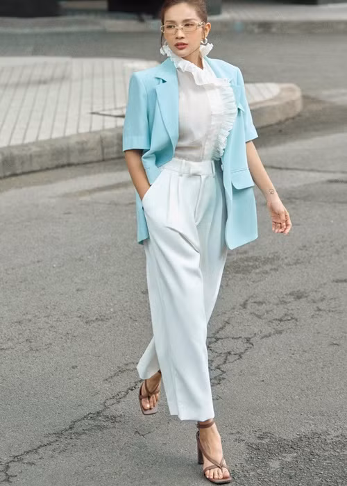 Năm 2020, Khả Như bắt đầu bước vào lĩnh vực đầu tư khi trở thành giám đốc điều hành một công ty đầu tư phim. Công ty này từng góp phần làm nên thành công cho các tác phẩm như "Trạng Quỳnh", "Anh thầy ngôi sao", "Siêu quậy có bầu", "Chị chị em em", đầu tư loạt phim đình đám như "Tiệc trăng máu", "Thiên thần hộ mệnh", "Chị Mười Ba".