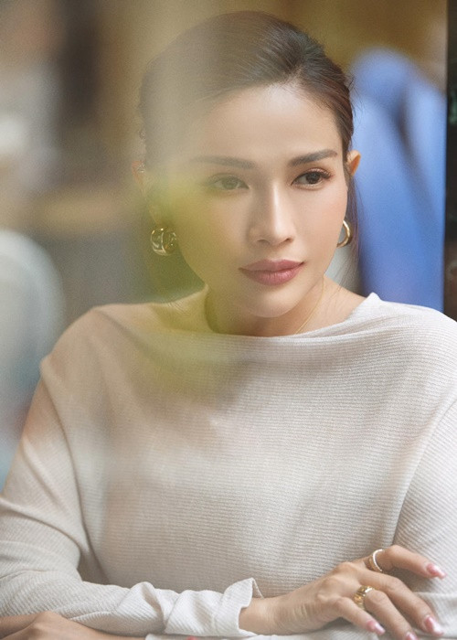 Khả Như được các nhà sản xuất tin tưởng giao cho vị trí cố vấn và dàn dựng kịch bản cho nhiều chương trình như: Cười xuyên Việt, Cùng nhau tỏa sáng, Tuyệt đỉnh song ca.