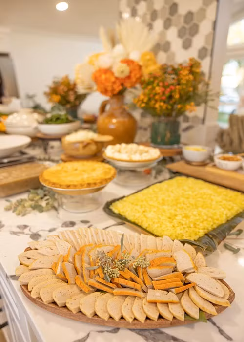 Cô dâu vốn đam mê ẩm thực và nấu ăn giỏi. Ảnh: FBNV