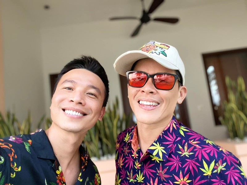 Huy Trần và Huỳnh Nhiệm khiến nhiều người ghen tỵ bởi cuộc tình kéo dài hơn 10 năm. Ảnh: FBNV