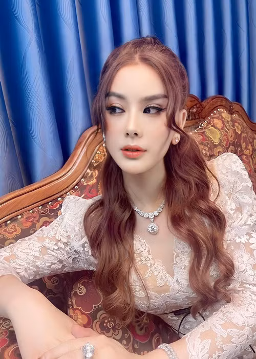 Hình ảnh Lâm Khánh Chi trẻ đẹp năm 2021.