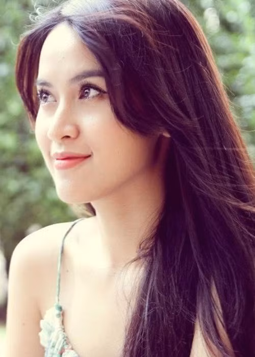 Nhiều người cho rằng có lẽ gương mặt của Tú Vi thay đổi do sửa răng.