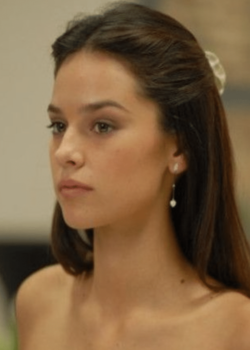 Theo Zing, Katy Louise Saunders sinh năm 1984, có bố người Anh, mẹ người Colombia. Ảnh: Allkpop