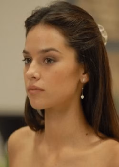 Theo Zing, Katy Louise Saunders sinh năm 1984, có bố người Anh, mẹ người Colombia. Ảnh: Allkpop