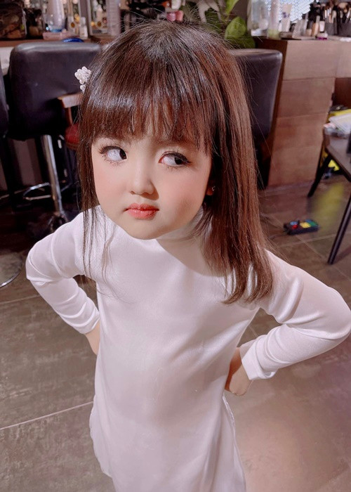 Đóng phim "Đừng làm mẹ cáu", Quỳnh Lương bày tỏ sự "ngưỡng mộ" với bé An Nhiên vì gia tài phim "khủng" của cô nhóc.