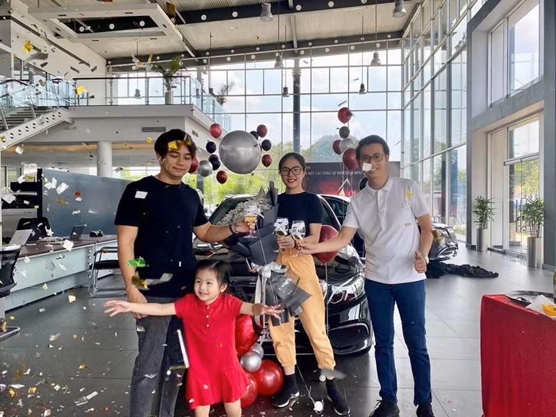 Năm 2020, vợ chồng nữ diễn viên tậu xe hơi tiền tỷ.