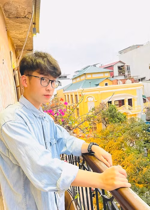 Khi lớn lên, Việt Anh từng mong muốn trở thành một kiến trúc sư.