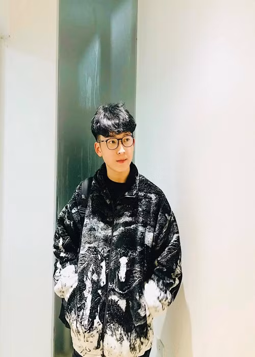 Dù Việt Anh đã 20 tuổi nhưng đối với Huyền My và gia đình, cậu bạn vẫn mãi bé nhỏ, sẽ luôn được cả nhà yêu thương.