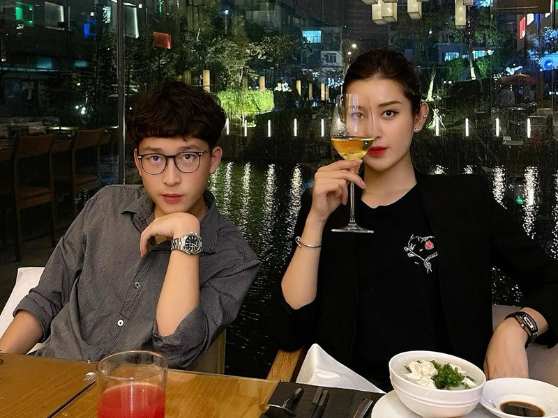 Ở tuổi 20, em trai Huyền My ăn mặc sành điệu, hợp thời trang.