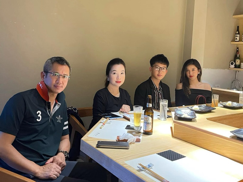 Khi trưởng thành, Việt Anh hiếm khi xuất hiện bên chị gái nổi tiếng tại các sự kiện giải trí.