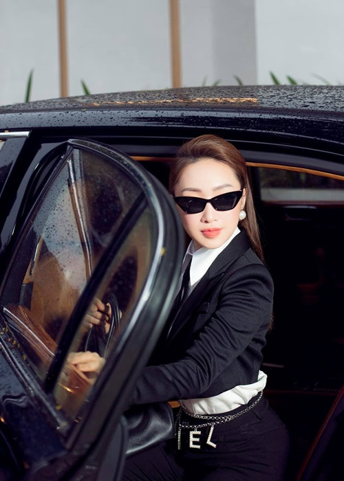 Thùy Chang luôn xuất hiện với vẻ ngoài sành điệu. Ảnh: FBNV