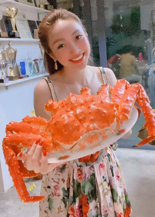 Còn Thùy Chang kinh doanh ngành làm đẹp. Ảnh: FBNV