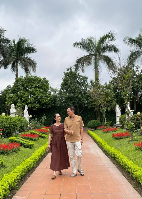 Trong chương trình Lời tự sự, nghệ sĩ Đỗ Kỷ cho biết, vợ hay đi công tác nên ông thường ở nhà với mẹ vợ, vừa có thể khiến cụ vui vẻ vừa chuẩn bị cho cụ những bữa cơm, dọn dẹp nhà cửa giúp cụ.