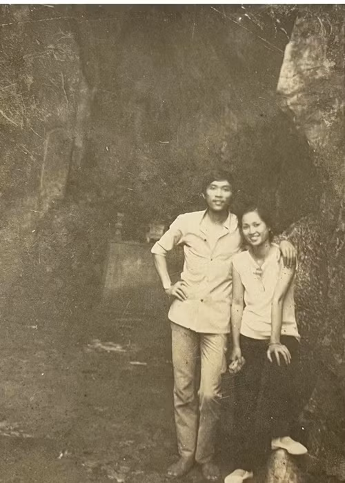 Mối lương duyên của cặp đôi nghệ sĩ vốn bắt đầu khi cả hai cùng học lớp đào tạo diễn viên khóa 1 của Nhà hát Kịch Việt Nam.