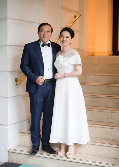 Nghệ sĩ Đỗ Kỷ còn luôn quan sát thái độ của vợ trước mỗi sự việc để ứng xử tránh làm vợ buồn.