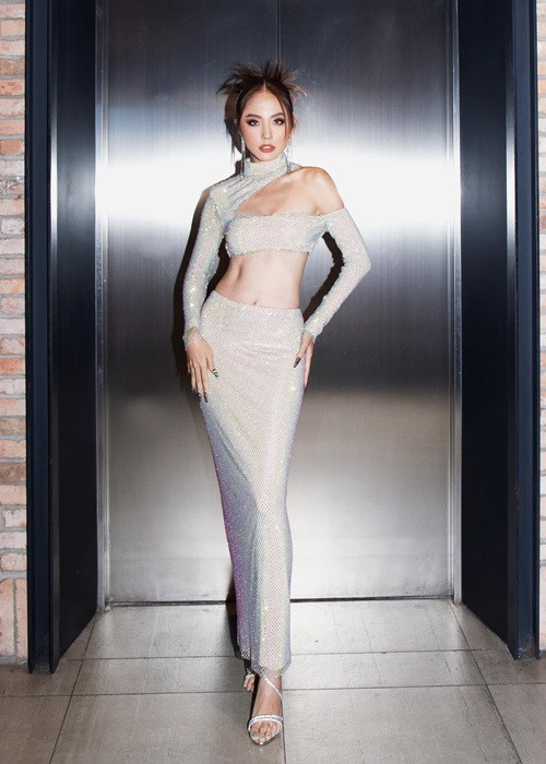 Nữ diễn viên phim "Thanh Sói" có body nuột nà.