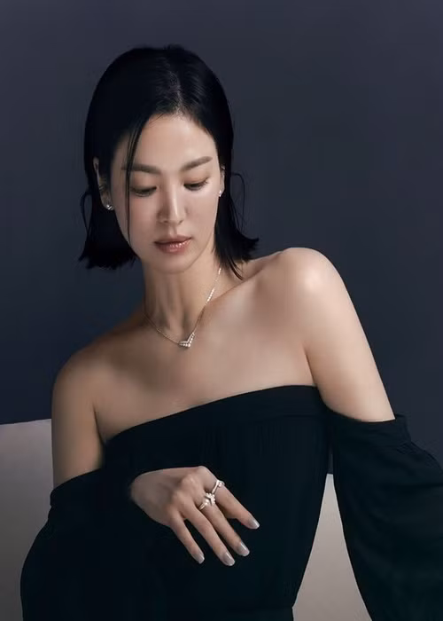 Song Hye Kyo có sự nghiệp thành công dẫu tình duyên lận đận.
