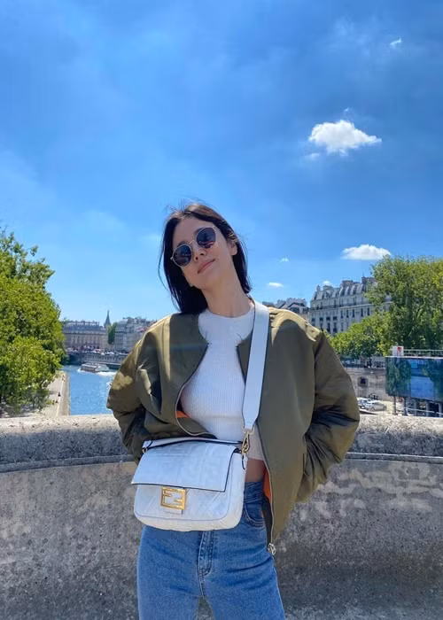 Bước sang tuổi 41, vợ cũ của Song Joong Ki vẫn trẻ trung, quyến rũ.