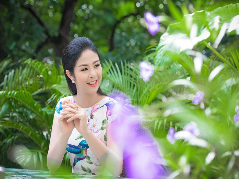 Từ năm 2017, Ngọc Hân đầu tư chứng khoán. Trong một chương trình truyền hình, cô tiết lộ bản thân phân bổ 50% tài sản trên thị trường chứng khoán.