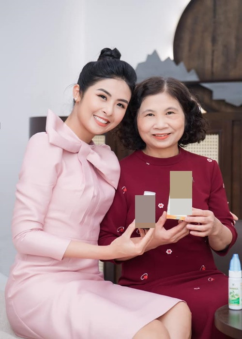 Vẫn giữ được độ hot sau nhiều năm đăng quang, Ngọc Hân đắt show quảng cáo, làm đại diện thương hiệu.