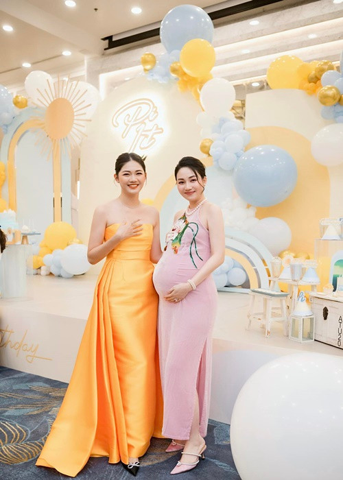 Nàng á hậu gợi cảm dù bụng bầu vượt mặt.