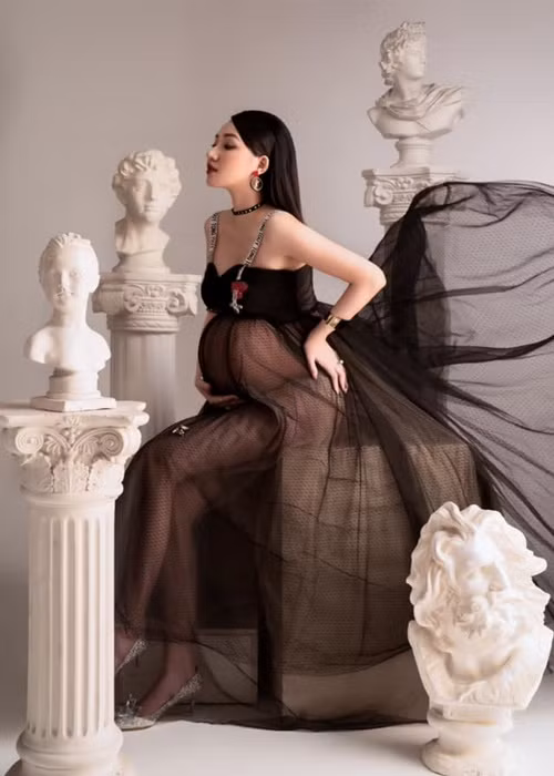 Từ khi mang thai lần 2, Trà My chủ yếu ở nhà dưỡng thai.