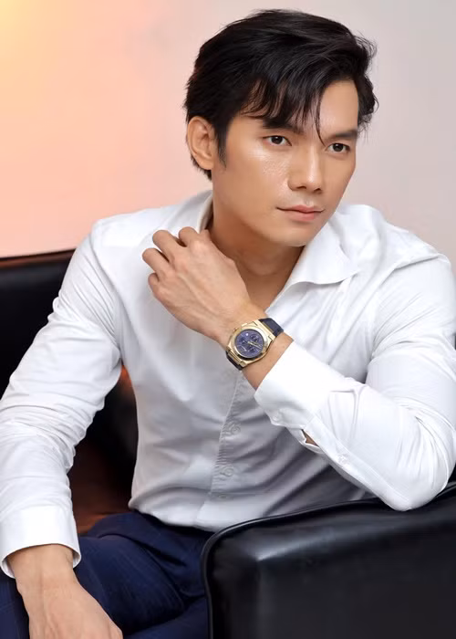 Nam diễn viên thừa nhận bản thân là người lụy tình, thích những câu chuyện tình lãng mạn, trong sáng và giống như trong phim. Ảnh: FBNV