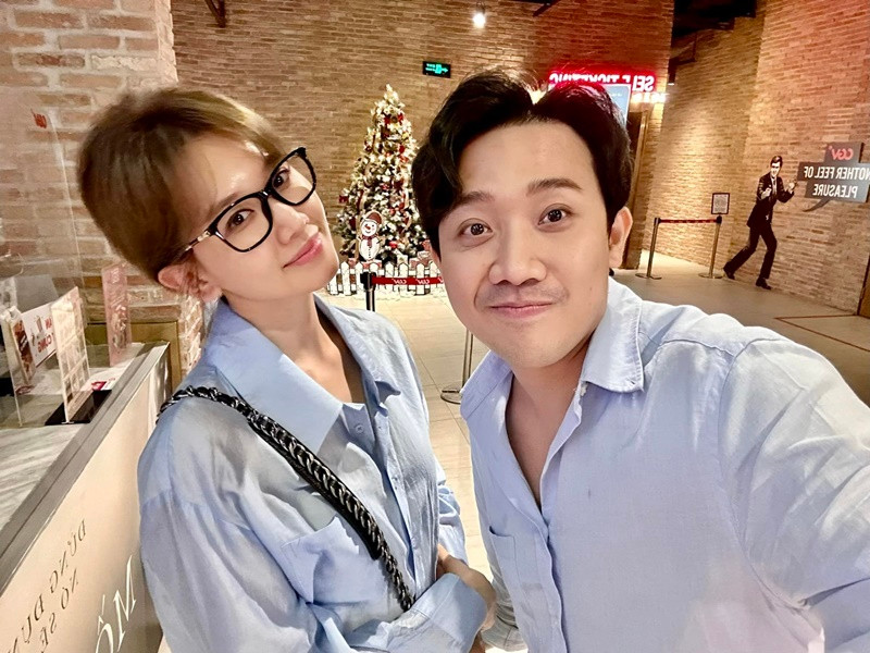 Vợ chồng Trấn Thành đi xem phim hâm nóng tình cảm.