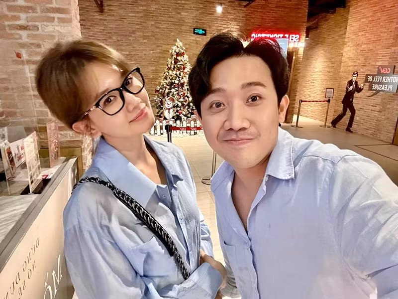 Vợ chồng Trấn Thành đi xem phim hâm nóng tình cảm.