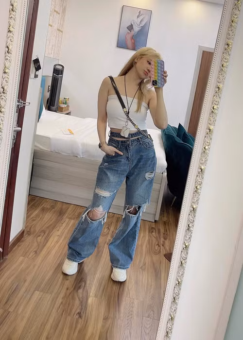 Bà xã Trấn Thành đi lại giữa Việt Nam và Hàn Quốc để làm việc và điều trị bệnh.