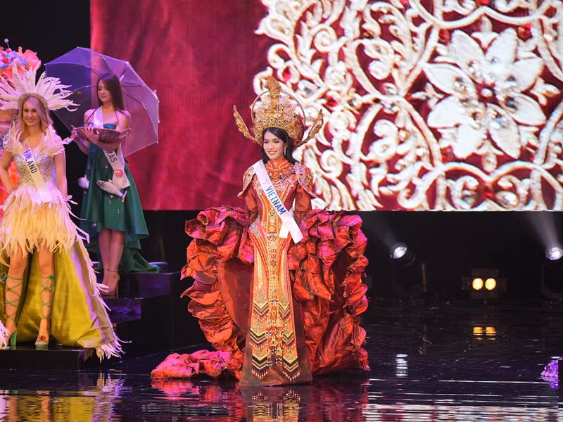 Dù xinh đẹp, giỏi ngoại ngữ, Á hậu Phương Anh vẫn trắng tay ở cuộc thi Miss International 2022 - Hoa hậu Quốc tế 2022. Ảnh: FBNV