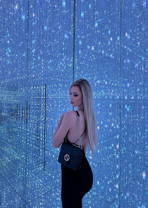 Edina Maronka là mỹ nhân Hungary được chỉ định dự thi Hoa hậu Hoàn vũ Thế giới 2022. Tuy nhiên, cô bỏ thi.