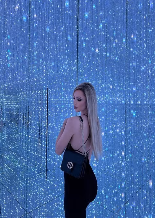 Edina Maronka là mỹ nhân Hungary được chỉ định dự thi Hoa hậu Hoàn vũ Thế giới 2022. Tuy nhiên, cô bỏ thi.