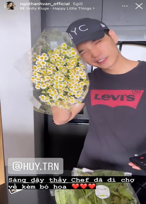 Huy Trần không ngại dậy sớm đi chợ nấu cơm. Ảnh chụp màn hình