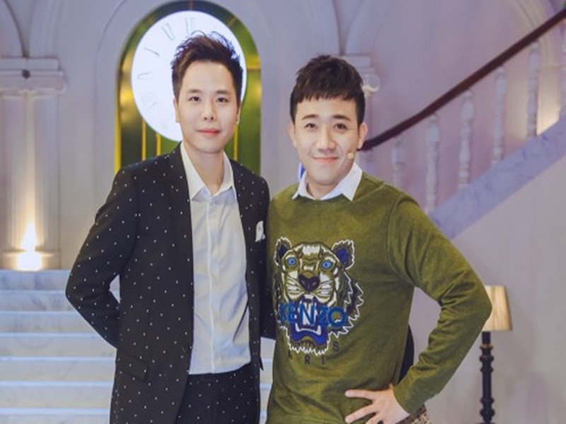 Trịnh Thăng Bình phủ nhận tin đồn với Trấn Thành. Anh chia sẻ trên Vietnamnet: “Tính tôi công tử, thích được chiều còn Trấn Thành là một người rất tốt, thích chăm sóc và nuông chiều bạn bè. Gặp chuyện gì tôi cũng tìm Thành. Lần nào đi quay cùng nhau, Thành toàn làm tóc cho tôi. Thành thì thích làm đẹp trong khi tôi là một con Mannequin hoàn hảo. Đó là lý do chúng tôi bị hiểu lầm nhưng thực sự chỉ là sự thân thiết của hai người đàn ông thôi”. Ảnh: Người lao động