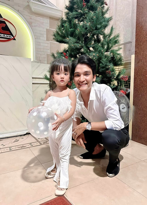 "Cô hai bún đậu" được xem là một trong những em bé điệu nhất Vbiz.