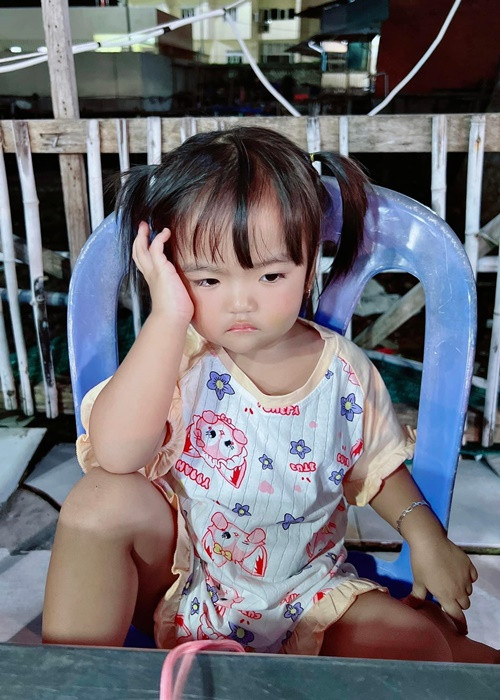 Vợ chồng Mạc Văn Khoa đăng tải không ít khoảnh khắc hài hước của con gái.