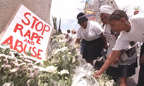 Hy huu: Thanh nien trai trang bi 3 phu nu ham hiep