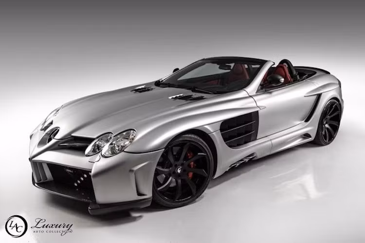 Lần đầu tiên siêu xe Mercedes SLR McLaren xuất hiện trước công chúng là vào năm 1999 dưới dạng concept và có tên gọi Vision SLR. Lúc đó Mercedes vẫn đang nắm tới 40% cổ phần của McLaren và đang hợp tác cùng hãng siêu xe Anh trong giải đua xe Công thức 1.
