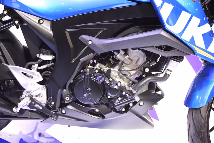 Động cơ của GSX-S150 cũng chia sẻ chung với GSX-R150 và Raider 150 Fi. Có dung tích xi-lanh 147,3 cc, 1 xi-lanh DOHC 4 van và hệ thống phun nhiên liệu điện tử mới, động cơ này có công suất lên tới 18,6 mã lực và mô-men xoắn cực đại 13,8 Nm.