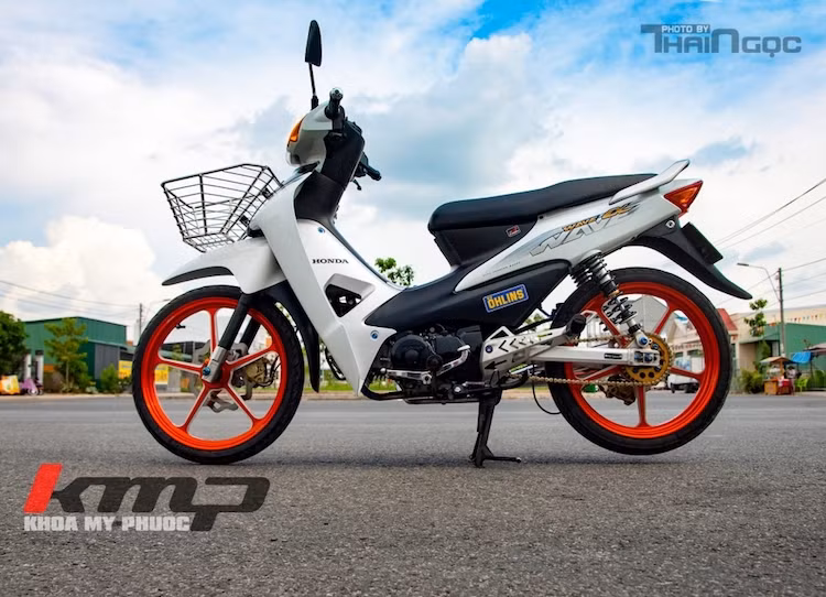  Phong cách độ kiểng được một biker Việt áp dụng lên mẫu xe số phổ thông Honda Wave Alpha, khiến cho mẫu xe này trở nên bắt mắt hơn mà không mất đi vẻ đẹp nguyên bản.