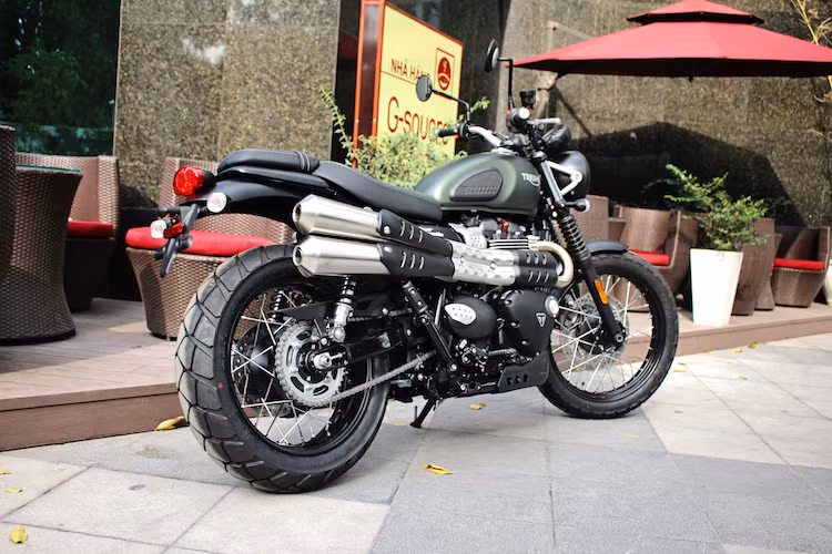 Với sự xuất hiện của Street Scrambler, dòng sản phẩm xe hoài cổ 900 cc của Triumph đã trở nên khá đa dạng với các model như Bonneville T100, Street Twin và Street Cup. Trong đó, dòng Street đã có gần như dầy đủ các phiên bản để trở thành "đối trọng" của Ducati Scrambler, ngoại trừ chiếc "cào cào" cổ điển Scrambler Desert Sled.