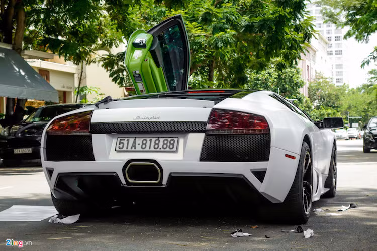 Có nguồn tin cho rằng giá trị chiếc xe vào khoảng 450.000 USD tại Việt Nam. Tuy nhiên theo các chuyên gia trong ngành, giá trị xe phụ thuộc vào tình trạng hoạt động cũng như số dặm đã đi. Dòng xe này khá hiếm tại Việt Nam, ít người rao bán nên khó định giá.