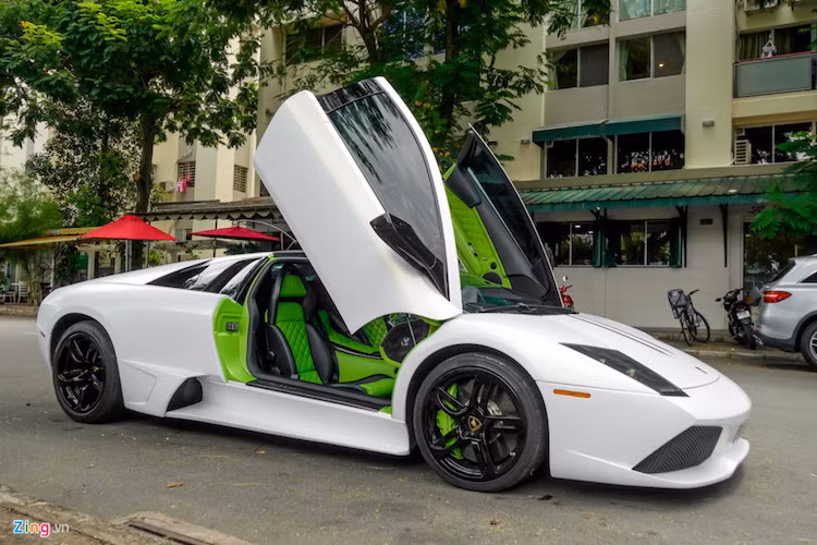 Murcielago LP640 từng là siêu xe đầu bảng của Lamborghini, trước khi bị thay thế bằng Aventador. Tại Việt Nam có vài chiếc tương tự còn hoạt động, tuy nhiên đa phần hỏng hóc không có phụ tùng thay thế nên phải nằm trong garage.