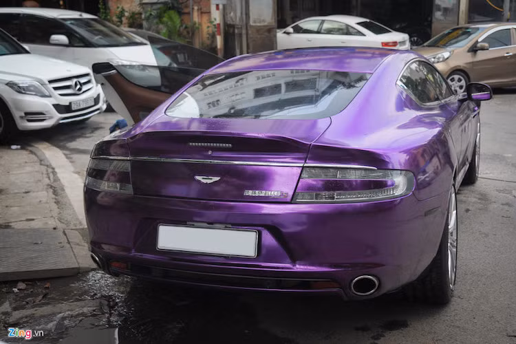 Aston Martin Rapide là mẫu xe thể thao hiệu suất cao 4 cửa, 4 chỗ ngồi do hãng xe sang Aston Martin của Anh sản xuất. Rapide được giới thiệu lần đầu tiên vào năm 2010.