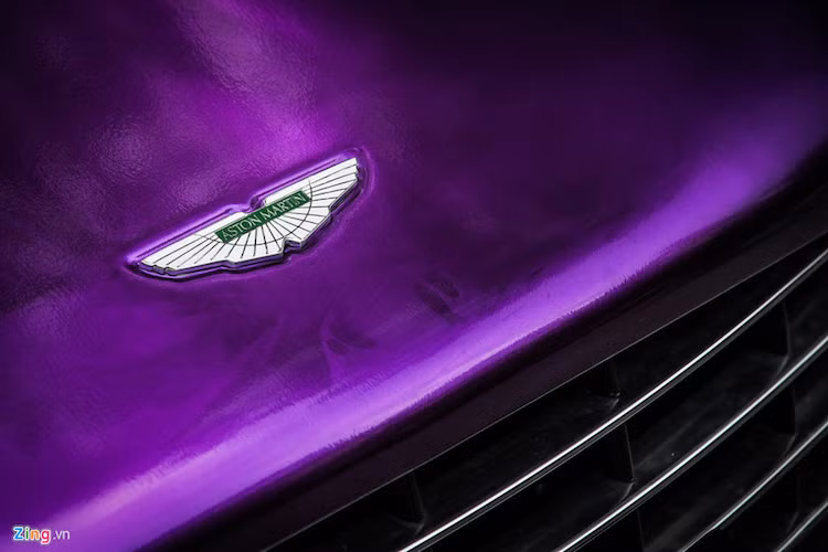 Rapide S về Việt Nam thuộc phiên bản 2016, trang bị hộp số tự động 8 cấp mới, động cơ V12, sức mạnh 552 mã lực, tăng tốc 0-100 km/h chỉ 4,4 giây và tốc độ tối đa 327 km/h.