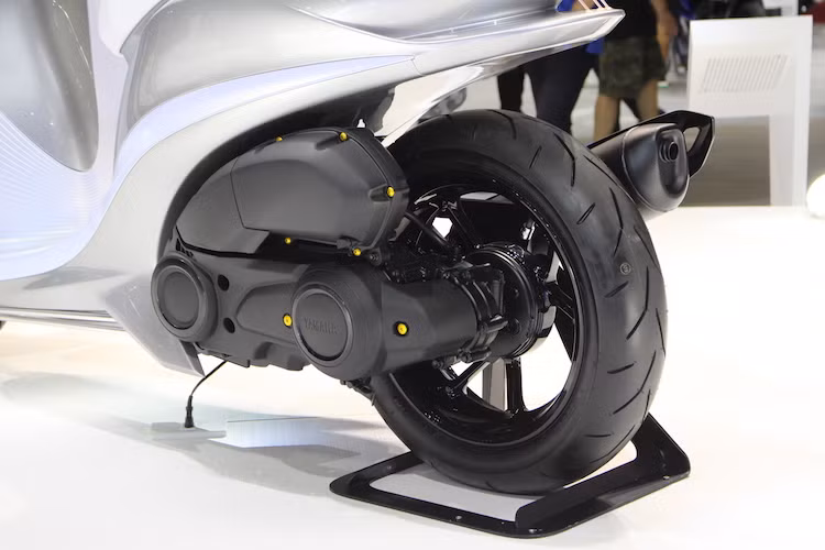 Mặc dù chỉ là một mẫu xe trưng bày, nhưng Glorious cũng được trang bị động cơ BlueCore tương tự các dòng NVX hay NM-X. Tuy nhiên, Yamaha không công bố bất kỳ chi tiết nào về thông số kỹ thuật của xe.