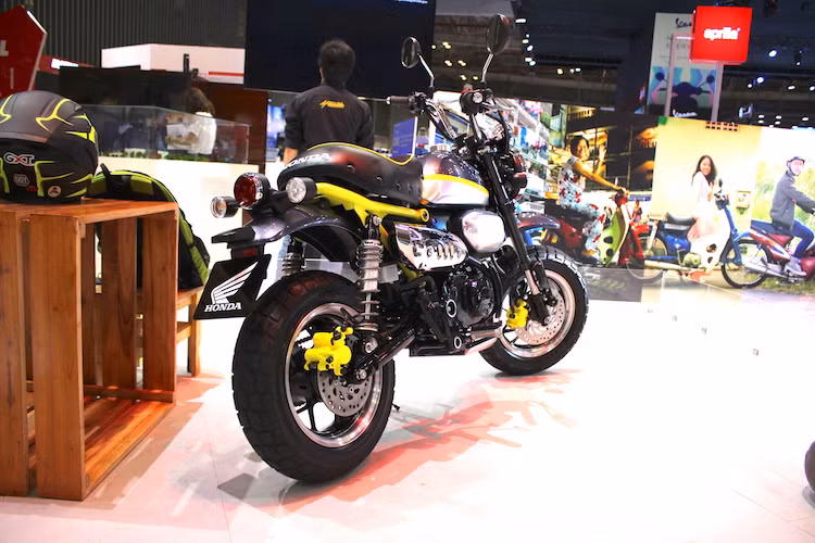 Chiếc Honda Monkey 125 được trưng bày tại triển lãm xe máy Việt Nam dù mới chỉ là phiên bản ý tưởng, tuy nhiên nó vẫn có độ hoàn thiện rất cao. Điều này chứng tỏ rằng Monkey 125 sẽ sẵn sàng được Honda đưa lên dây chuyền sản xuất bất kỳ lúc nào. Nếu như được "hiện thực hóa", nhiều khả năng chiếc xe sẽ có giá đắt hơn khoảng 5% so với MSX125.